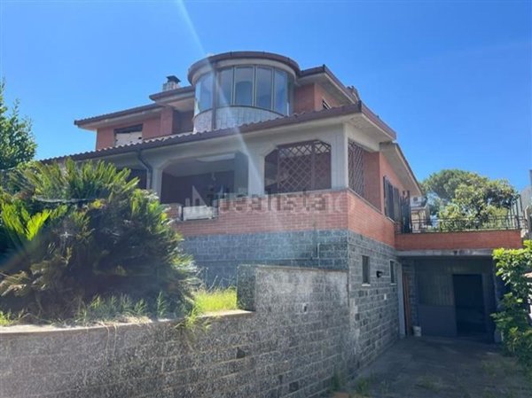 casa indipendente in vendita a Guidonia Montecelio in zona Colleverde