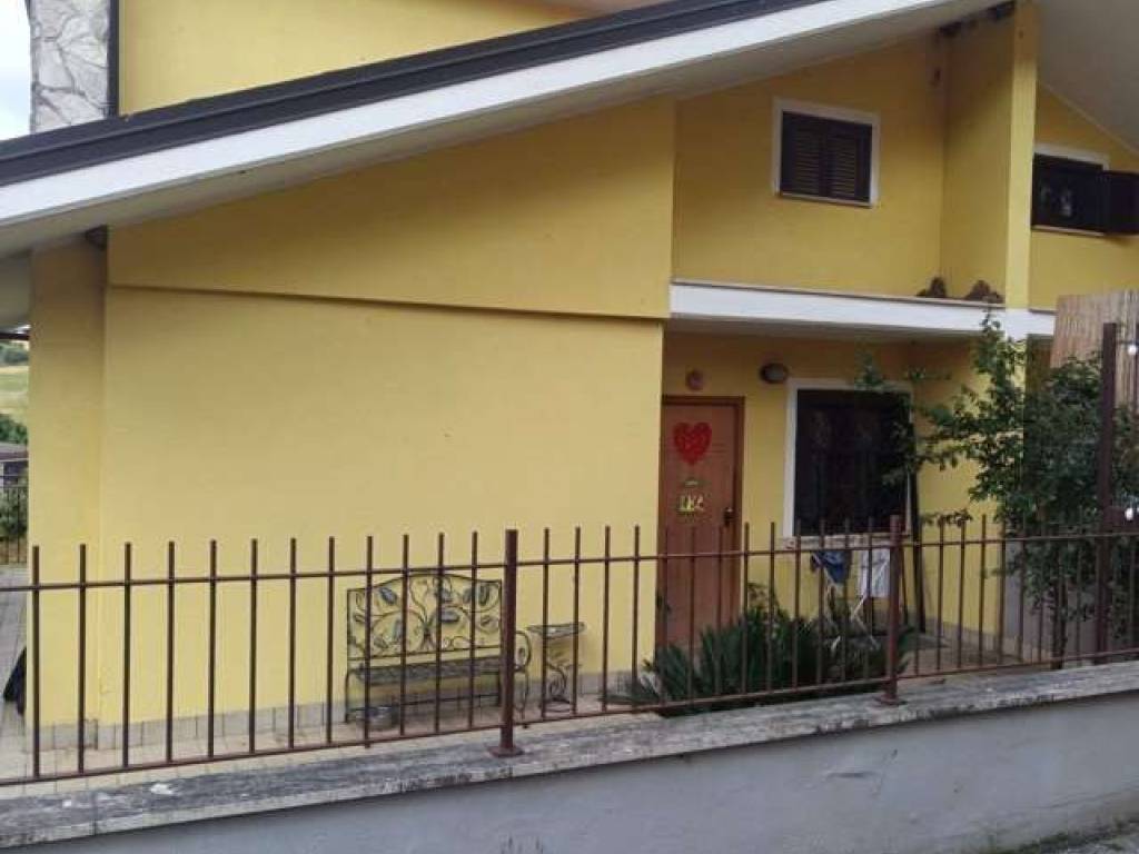 casa indipendente in vendita a Guidonia Montecelio in zona Pichini