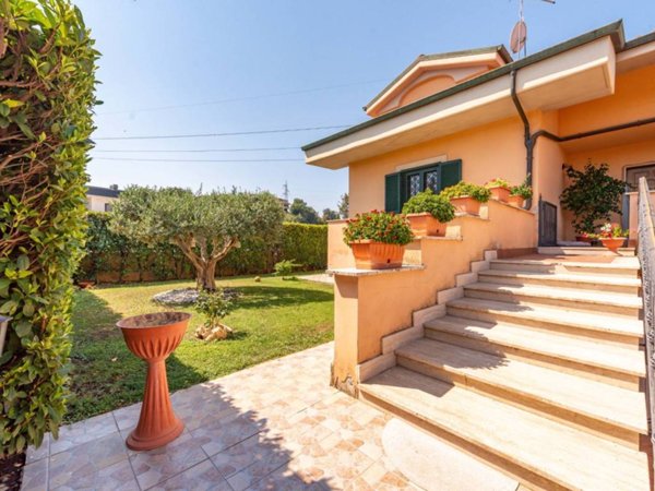 casa indipendente in vendita a Guidonia Montecelio in zona Marco Simone