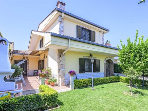 casa indipendente in vendita a Guidonia Montecelio in zona Marco Simone