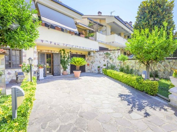 casa indipendente in vendita a Guidonia Montecelio in zona Setteville