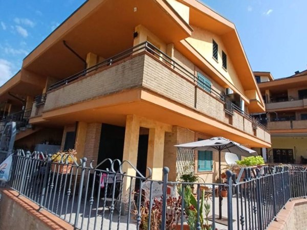 appartamento in vendita a Guidonia Montecelio in zona Pichini