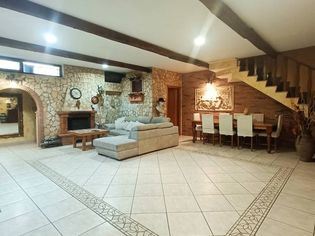 casa indipendente in vendita a Guidonia Montecelio in zona Marco Simone