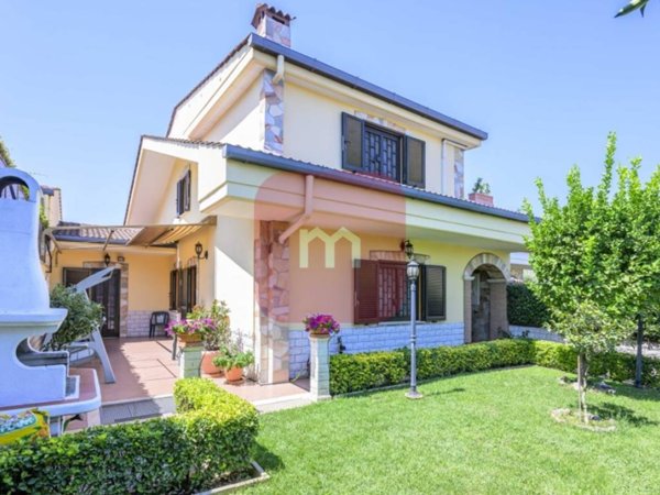 casa indipendente in vendita a Guidonia Montecelio in zona Setteville