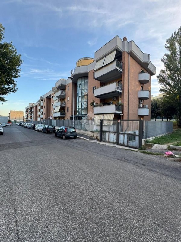 appartamento in vendita a Guidonia Montecelio in zona Guidonia
