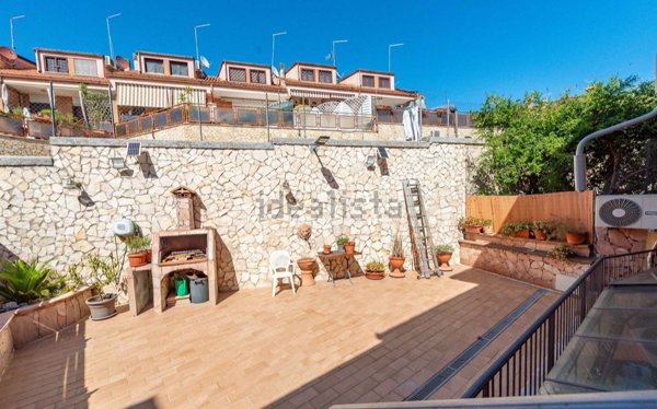 casa indipendente in vendita a Guidonia Montecelio in zona Guidonia