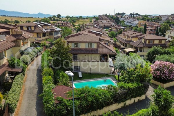 casa indipendente in vendita a Guidonia Montecelio in zona Guidonia