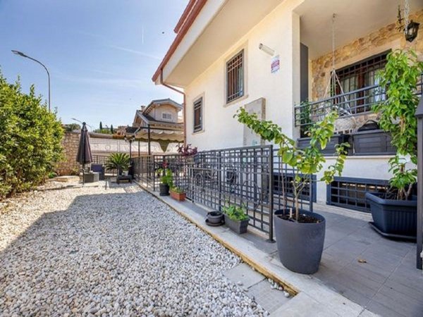 casa indipendente in vendita a Guidonia Montecelio in zona Setteville