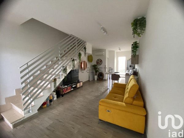 casa indipendente in vendita a Guidonia Montecelio in zona Setteville