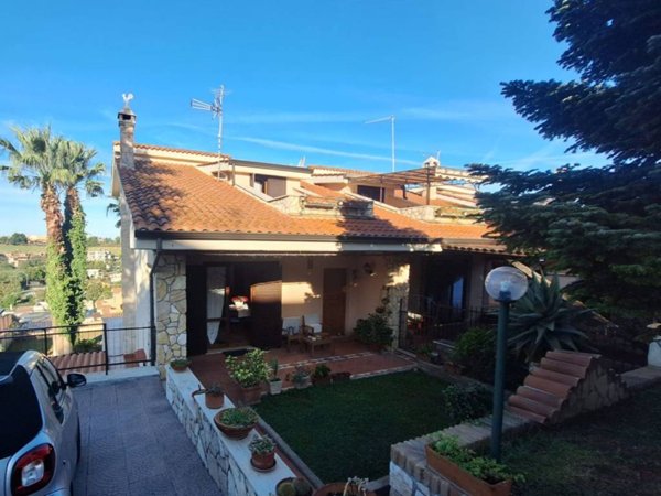 casa indipendente in vendita a Guidonia Montecelio in zona Marco Simone