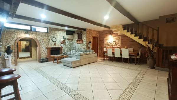 casa indipendente in vendita a Guidonia Montecelio in zona Marco Simone
