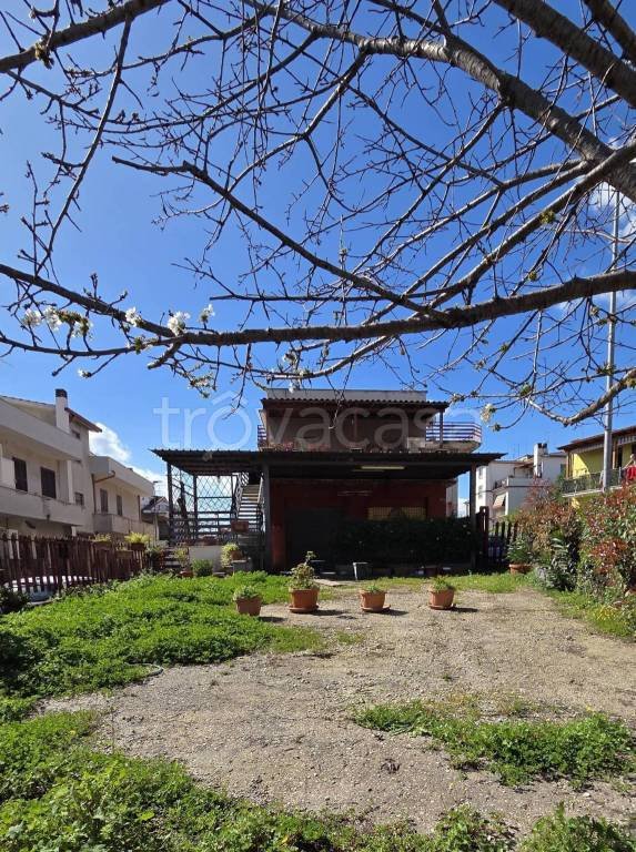 quadrivano in vendita a Guidonia Montecelio in zona Guidonia