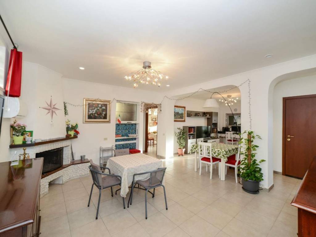 casa indipendente in vendita a Guidonia Montecelio in zona Colleverde