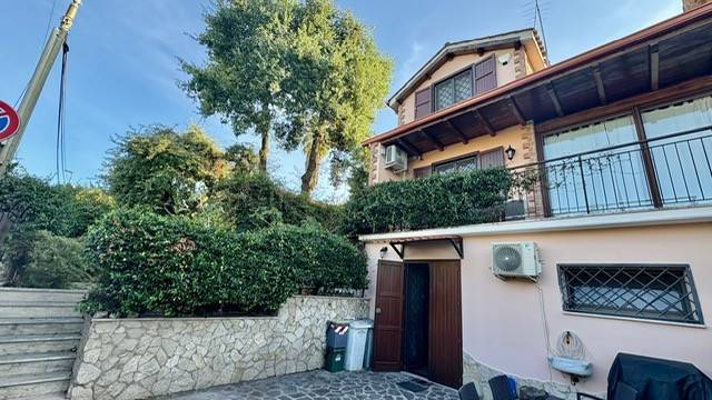 casa indipendente in vendita a Guidonia Montecelio in zona Marco Simone
