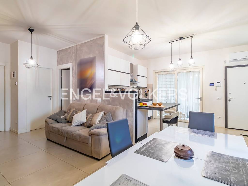 casa indipendente in vendita a Guidonia Montecelio in zona Setteville