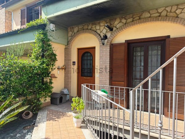 casa indipendente in vendita a Guidonia Montecelio in zona Marco Simone