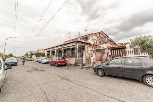 locale commerciale in vendita a Guidonia Montecelio in zona Setteville