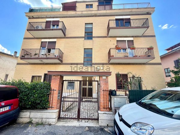 appartamento in vendita a Guidonia Montecelio in zona Guidonia