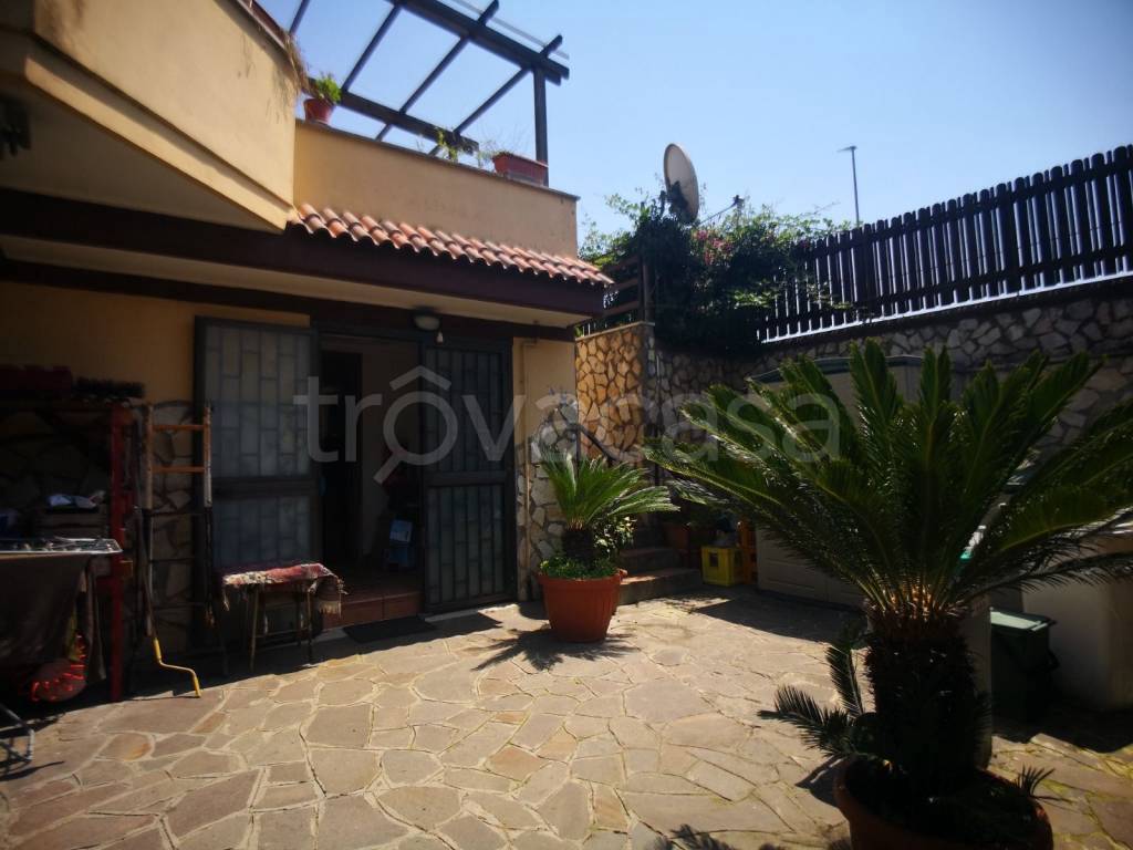 casa indipendente in vendita a Guidonia Montecelio in zona Setteville