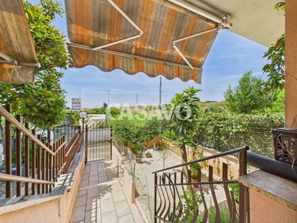 casa indipendente in vendita a Guidonia Montecelio in zona Setteville