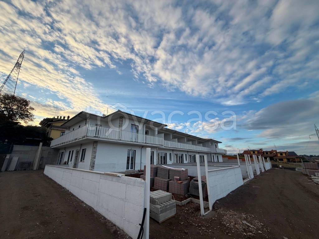 casa indipendente in vendita a Guidonia Montecelio in zona Montecelio