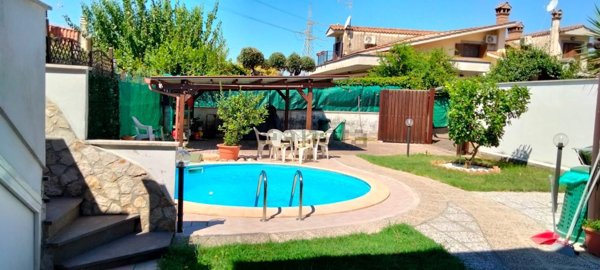 casa indipendente in vendita a Guidonia Montecelio in zona Colleverde