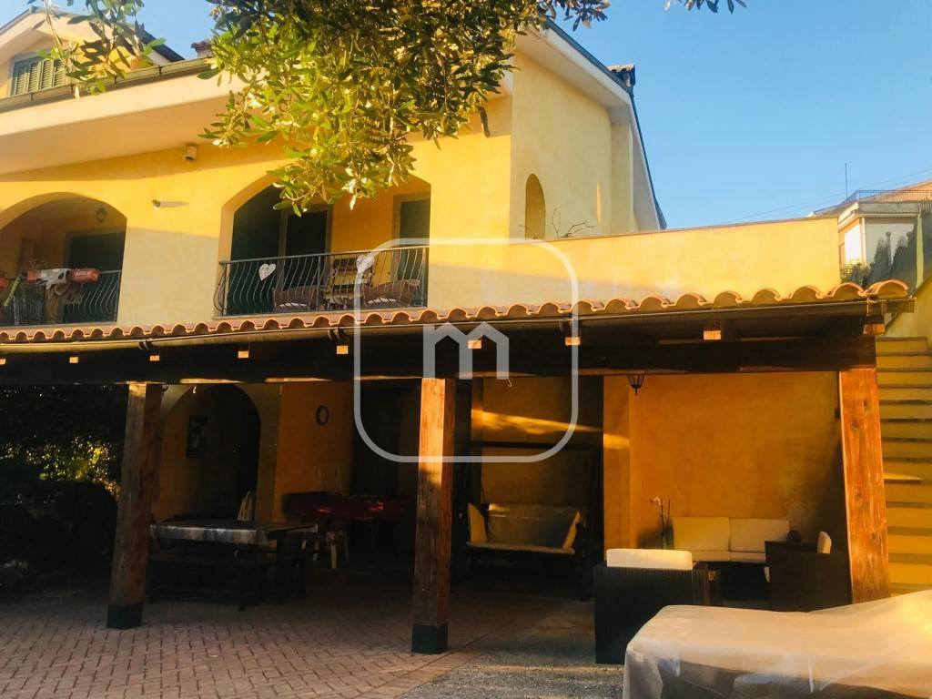 casa indipendente in vendita a Guidonia Montecelio in zona Marco Simone