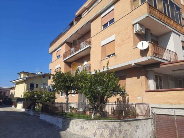 appartamento in vendita a Guidonia Montecelio in zona Guidonia