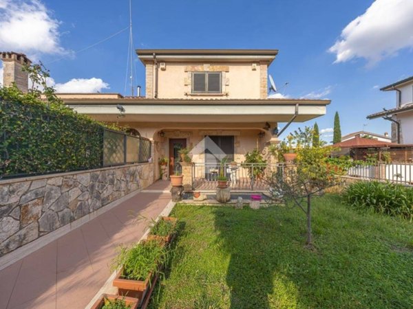 casa indipendente in vendita a Guidonia Montecelio in zona Marco Simone