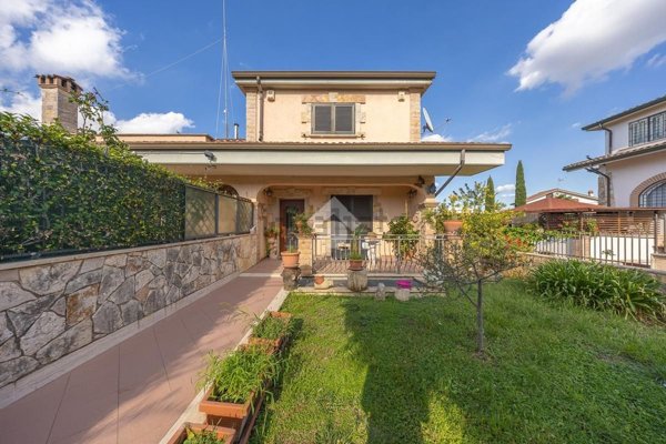 appartamento in vendita a Guidonia Montecelio in zona Marco Simone
