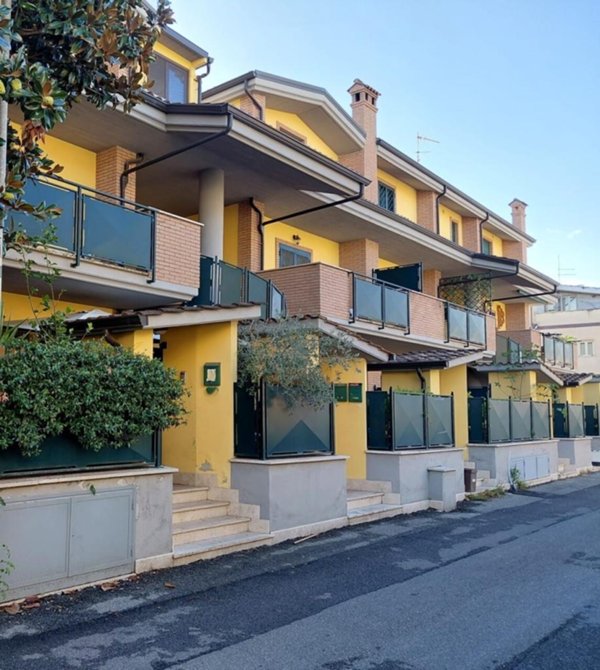 appartamento in vendita a Guidonia Montecelio in zona Villanova