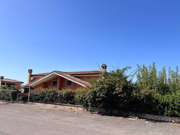 casa indipendente in vendita a Guidonia Montecelio in zona Pichini
