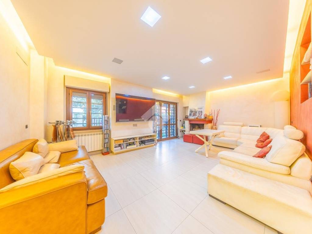 casa indipendente in vendita a Guidonia Montecelio in zona Villalba