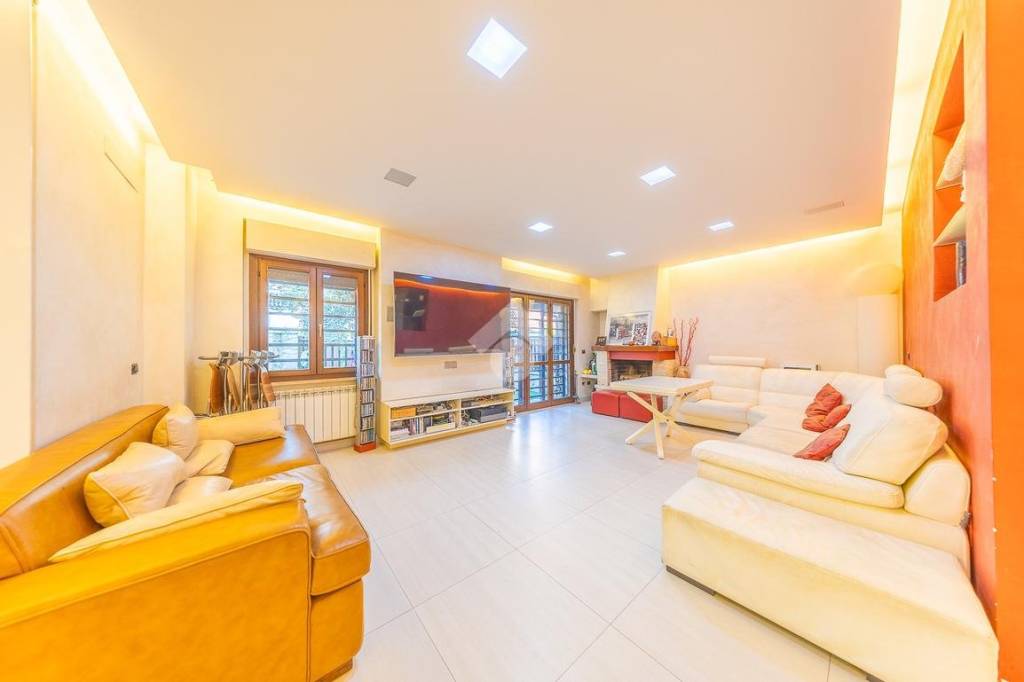 casa indipendente in vendita a Guidonia Montecelio in zona Villalba
