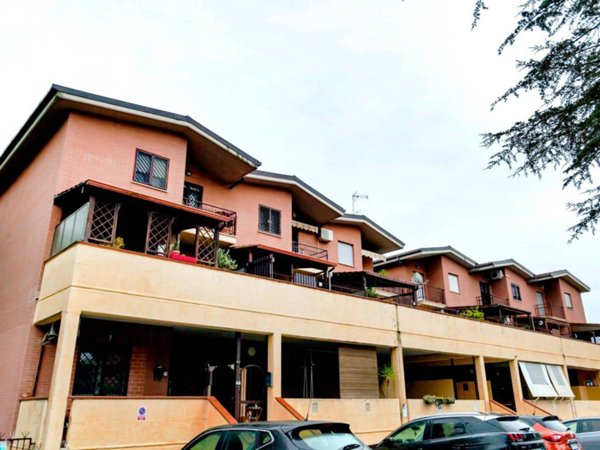 casa indipendente in vendita a Guidonia Montecelio in zona Guidonia