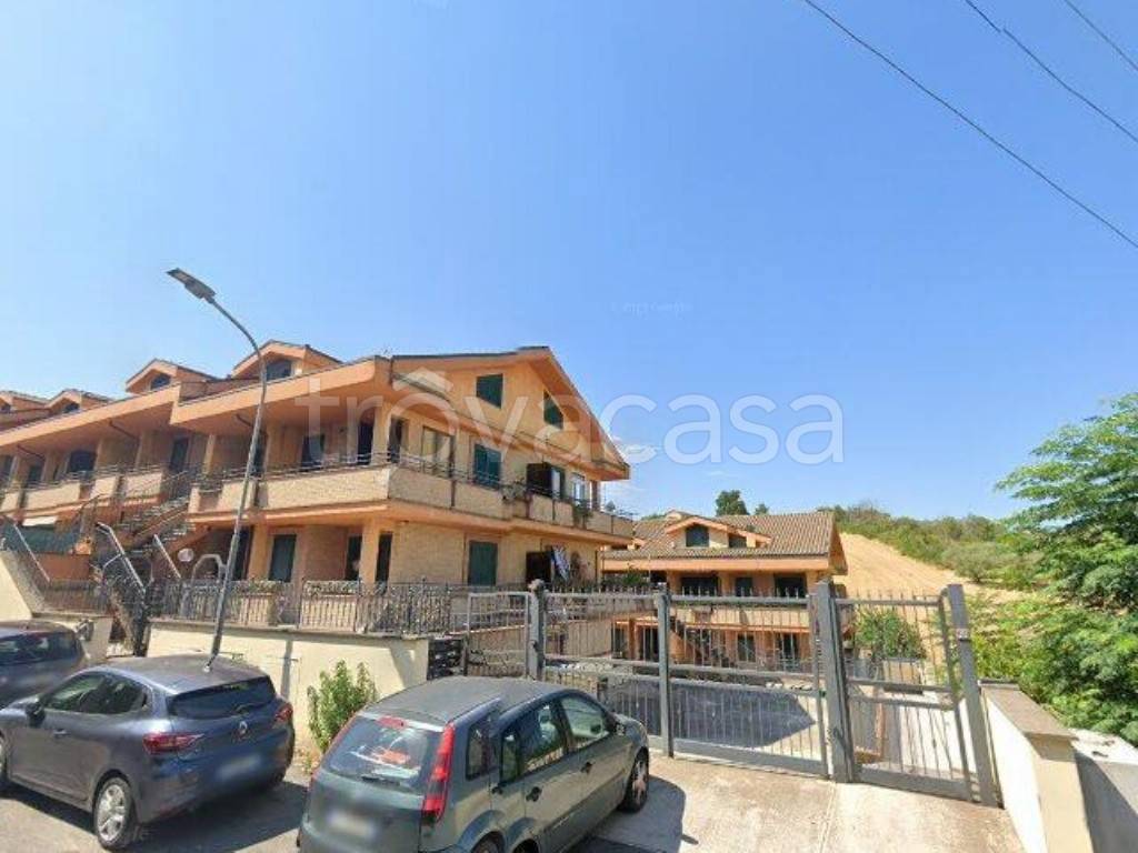 appartamento in vendita a Guidonia Montecelio in zona Pichini