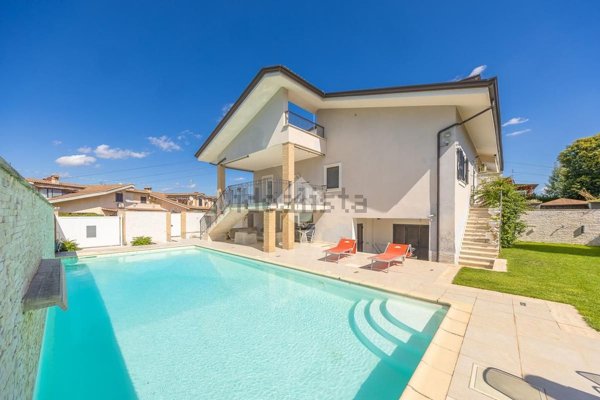 casa indipendente in vendita a Guidonia Montecelio in zona Marco Simone