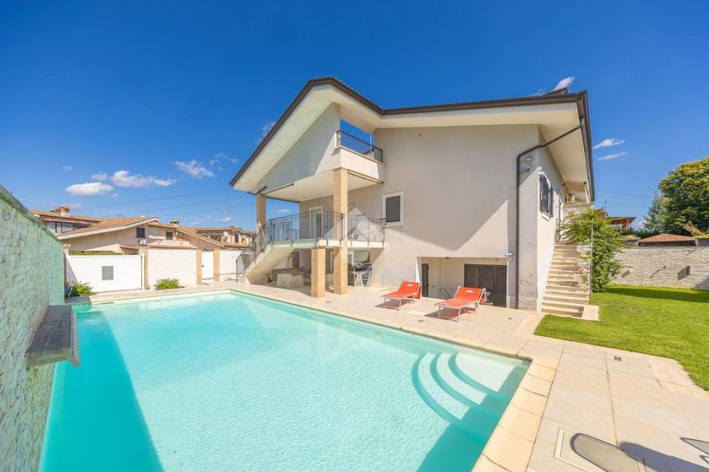 casa indipendente in vendita a Guidonia Montecelio in zona Marco Simone