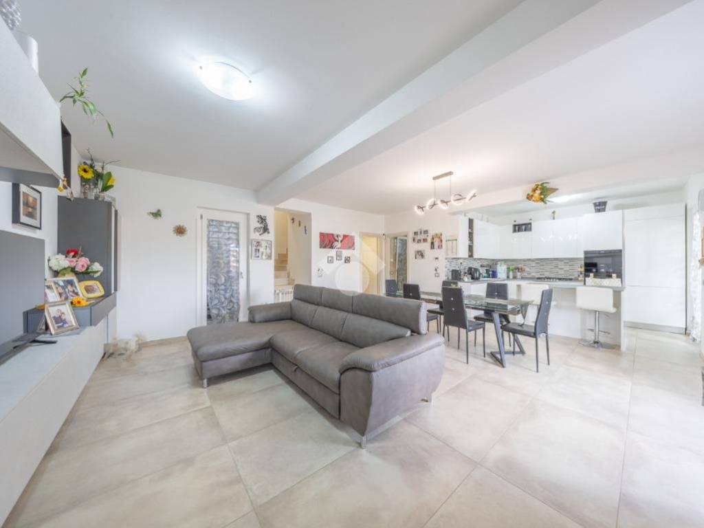 casa indipendente in vendita a Guidonia Montecelio in zona Pichini
