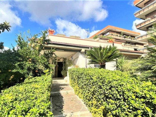 casa indipendente in vendita a Guidonia Montecelio in zona Colleverde