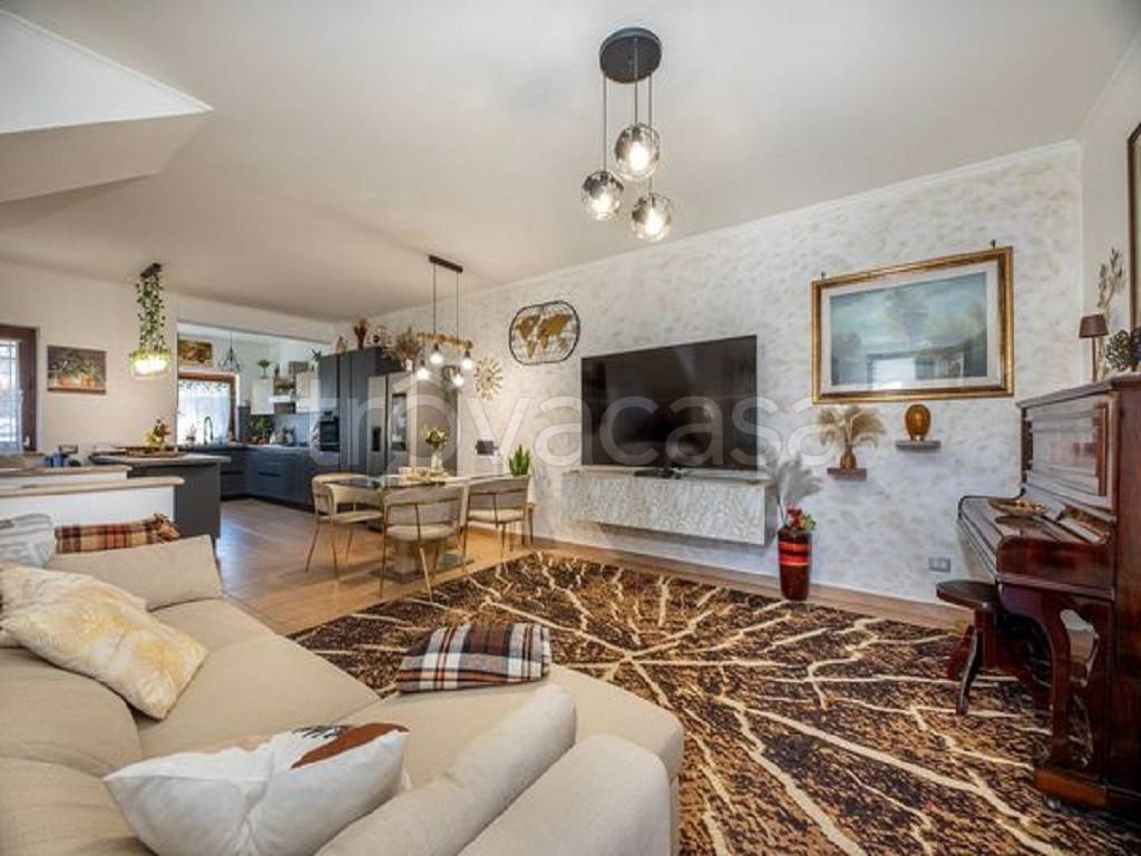 casa indipendente in vendita a Guidonia Montecelio in zona Setteville