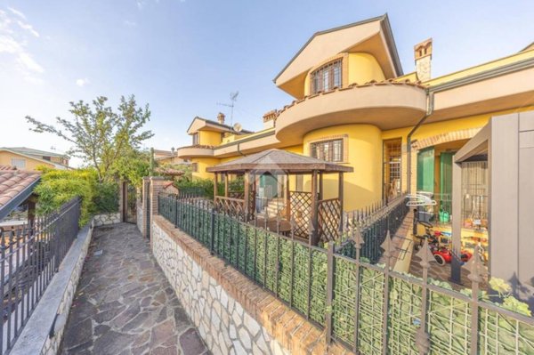 casa indipendente in vendita a Guidonia Montecelio in zona Setteville