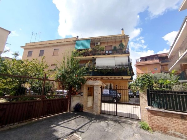 appartamento in vendita a Guidonia Montecelio in zona Villalba