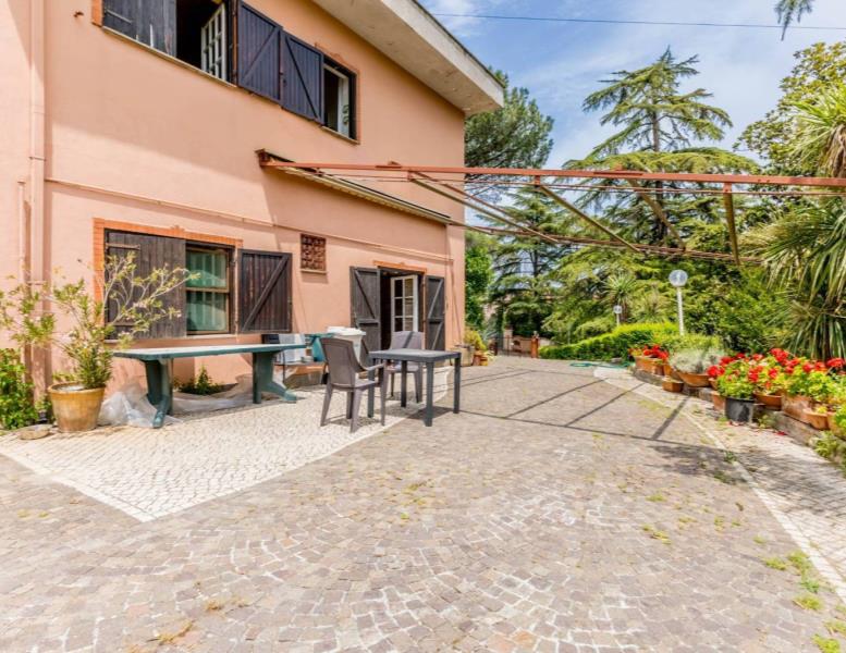 casa indipendente in vendita a Guidonia Montecelio in zona Marco Simone