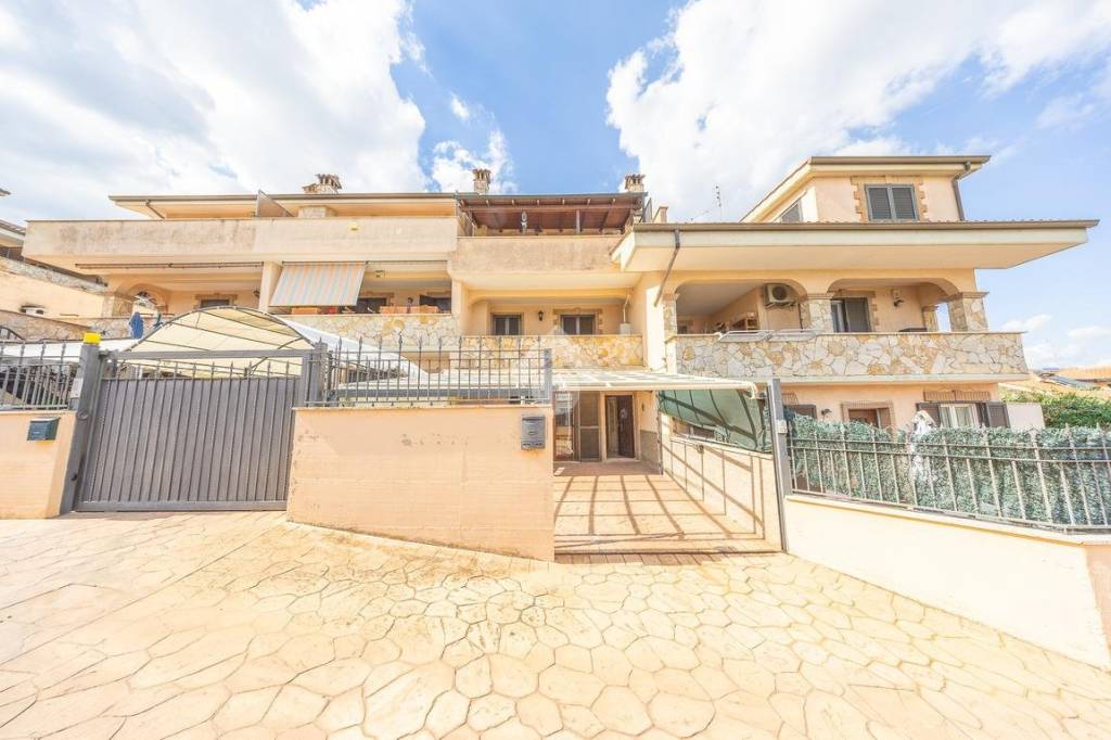 casa indipendente in vendita a Guidonia Montecelio in zona Marco Simone