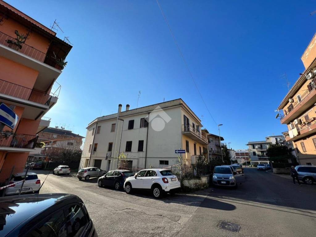 appartamento in vendita a Guidonia Montecelio in zona Guidonia