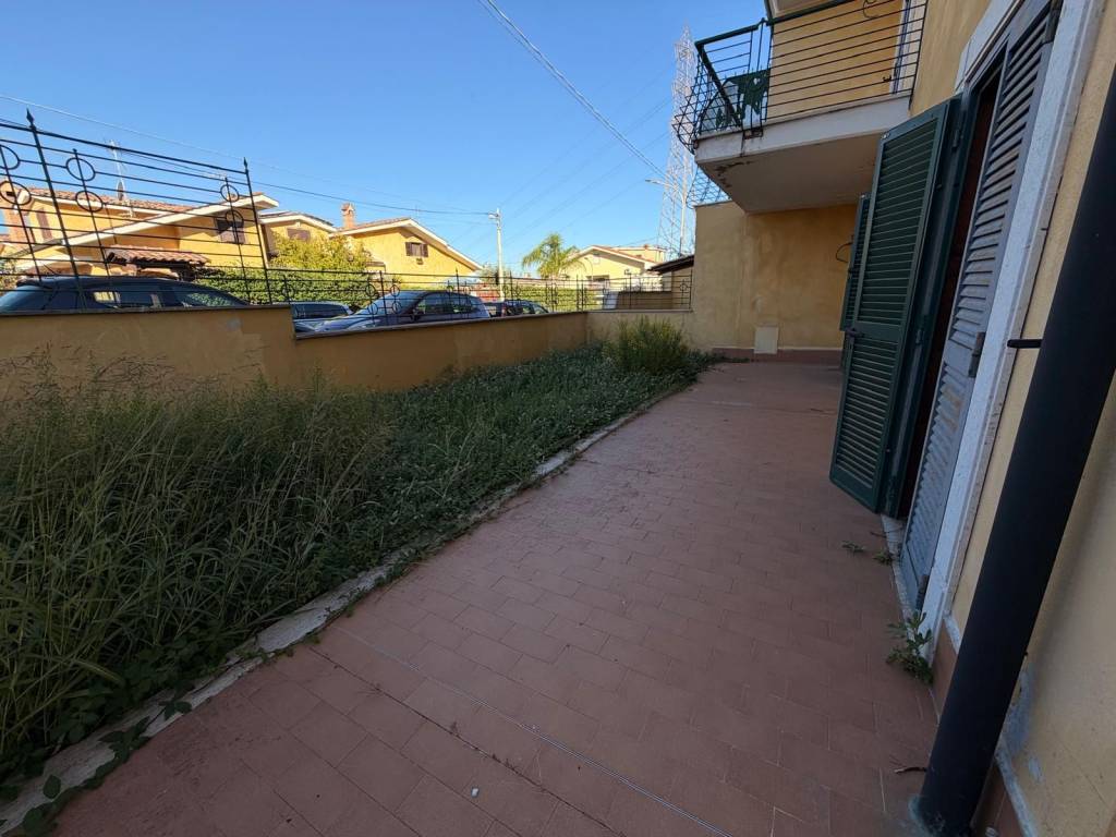 appartamento in vendita a Guidonia Montecelio in zona Pichini