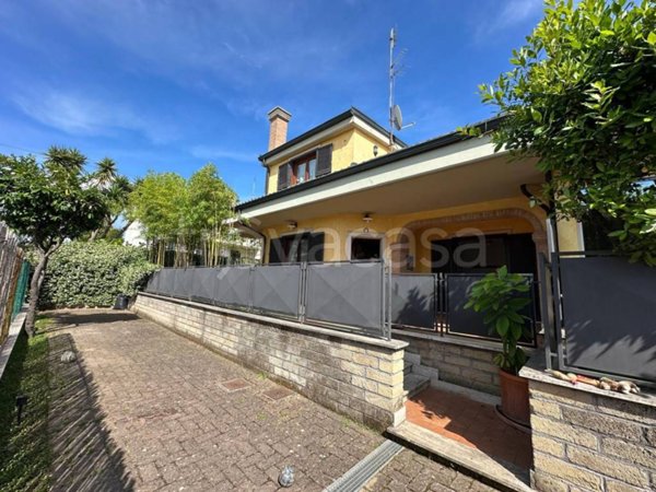 casa indipendente in vendita a Guidonia Montecelio in zona Setteville