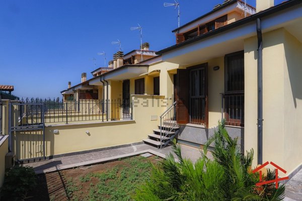 casa indipendente in vendita a Guidonia Montecelio in zona Setteville