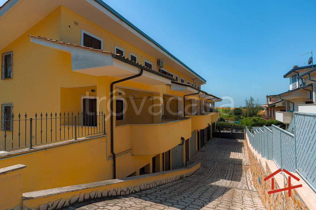 casa indipendente in vendita a Guidonia Montecelio in zona Marco Simone